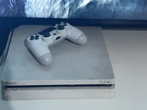 بلاستيشن 4 سليم ابيض استعمال بيتي 1تيرا