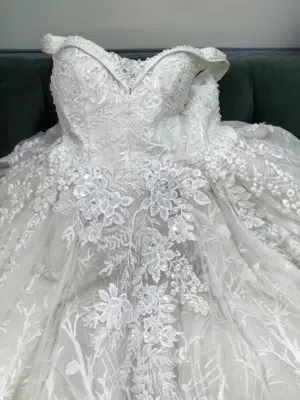 فستان عرس نظيف