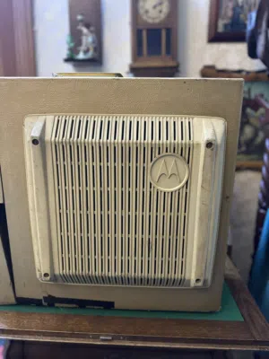 قطعة من النوادر النوادر للبيع جهاز أسطوانات (جرامافون) فينتج Motorola فخم