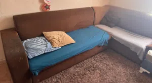 غرفة نوم كامله مع غرفة جلوس 3 كنبات