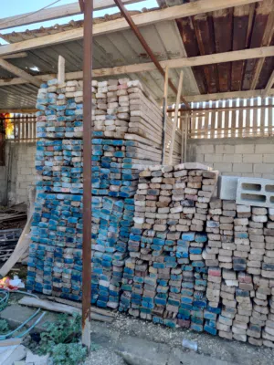 خشب طوبار وجكات ومعدات انشائية للايجار والبيع جكات ملازم زوايا كلبسات   طوبار وسقايل مشجر بيع وايجار