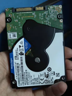 هارد 2 تيرا WD blue للبيع نظيف جدا 100% اشتغل 219 يوم كما موضح بالصور ينفع داخلي خارجي بلايستيشن