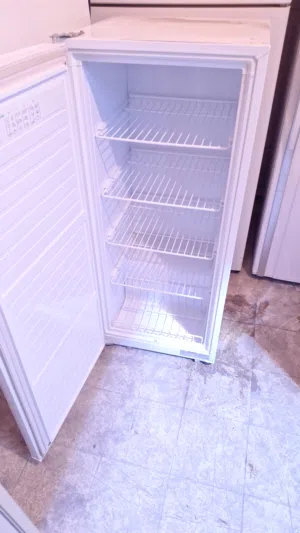 بيع فريزر فريجدير أمريكي حجم صغير بحاله ممتازه جدا مع التوصيل والكفاله