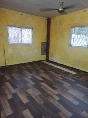 ارضية باركيه للبيع استعمال بسيط سبب البيع الرحيل نضيف جدا