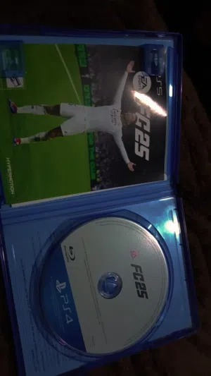 للبيع FC 25 نسخة PS4 اللعبة بدون ولا خدش استعمال شهر فقط مع العلبة الأصلية اللعبة عربية تشتغل 100%