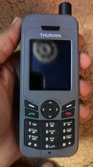 هاتف الثريا مستخدم ومجموعة اجهزه