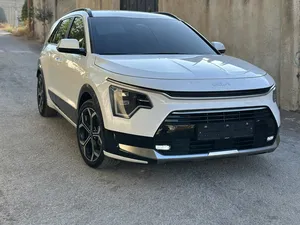 كيا-نيرو-اضافات-مميزة-موجودة-في-الخليل
