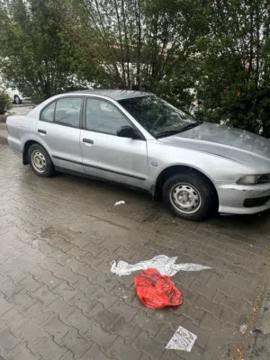 سياره متسوبيشي جالنت 2004 السياره بحاله جيده والعفشه فقط تحتاج تظبيط