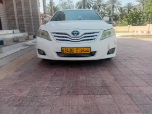 تويوتا كامري 2011 خليجية اللون الأبيض فئة GL مع kamara خلفية وتكنولوجيا حديثة
