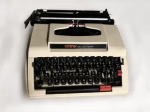 للبيع آلة كاتبة Brother Deluxe 750TR