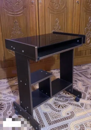 ميز مكتبي مستخدم بس جديد