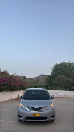 Used Toyota Sienna in Al Sharqiya