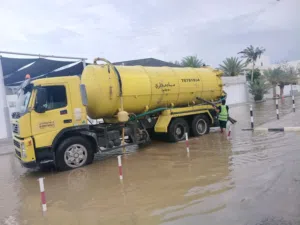 خدمة شفط مياه المجاري - تنظيف خزانات الصرف الصحي - خدمة صهريج مياه الصرف الصحي Sewage Water Tanker S