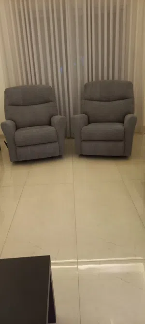 Two recliners for sale. 2 ريكلاينر للبيع