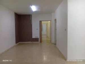 شقه للبيع الزرقاء مدينة الشرق (سكن كريم) المرحلة الثالثة تحتاج صيانه خفيفه جداً الدفع كاش بسعر 19.50