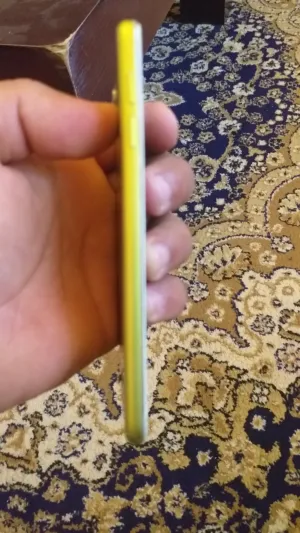 ايبودتاتش الجبل 6 اقرا الكويس شاشته مكسوره   يبي شاشة بس انطيف اموره تمام اصلي للبيع او التبدل