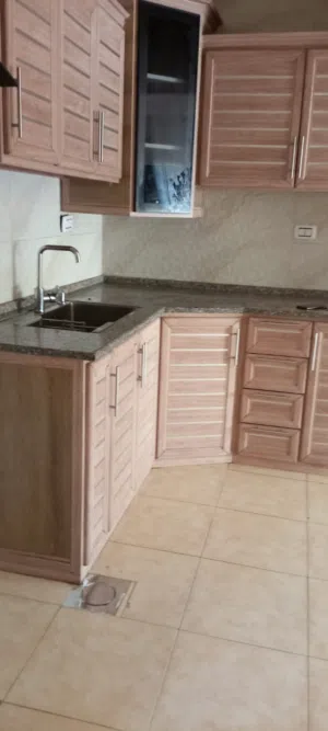 بالقرب من النادي الأهلي