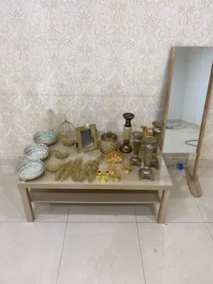 للبيع طاولة مع منظره وفازات وحمالات شموع من سنتر هوم