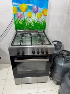 بوتاجاز ونسا 4 عيون مقاس 60 × 60 سم مع 3 أنابيب غاز