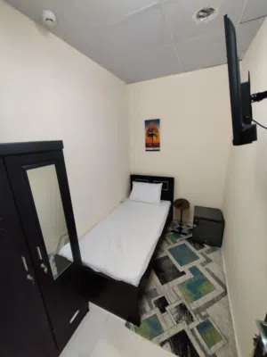 بارتيشن فردي مع شاشه خاصه و تلاجه فرش جديد اول ساكن شقه نظيفه و هادئه بدون عموله باركينج مجاني