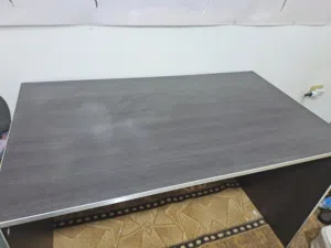 مكتب مع كرسي للدراسة للبيع بسعر 30 دينار