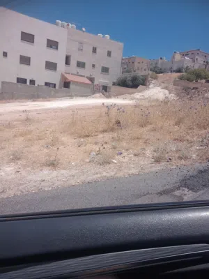 ارض للبيع 550متر البنيات موقع مميز تصلح لفيلا او بيت مستقل او اسكان
