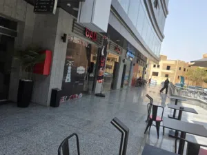 محل للبيع في التجمع الخامس علي محور الجزيره مباشره دور ارضي مساحه 48 متر استلام فوري مطلوب 4 مليون
