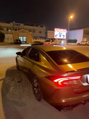 السياره استعمال يومي نظيفه حيل اليت اليمين بس يبيله تبديل السياره ما يبيلها اي شي