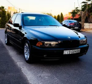 للبيع BMW e39 525 موديل 99 محدثة 2003 على الفحص الكامل ، فل إضافات اعلى فئة