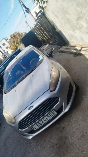 فورد فييستا 2014  1.6لتر اوتوماتيك