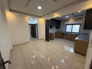 الشميساني -شقق فارغه فاخره ومميزه لم تسكن باجره 4800 دفعات سهله