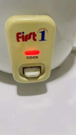 Rice Cooker First 1 ( 0.6 Liter )