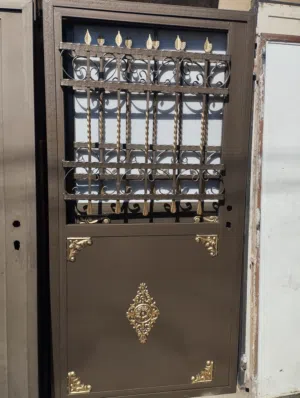 المستعمل لعبتنا لدينا كل ما هو مستعمل ابواب المنيوم وشبابيك حمايات حديد ودرابزينات ابواب حديد تفصيل