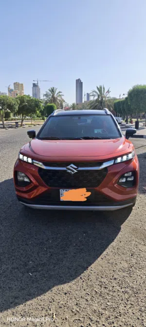 السعر قابل للتفاوض  سوزوكي فرونكس 2024 هاتشباك أحمر 1.0 Turbo مع أبل كار بلاي وكاميرا 360°