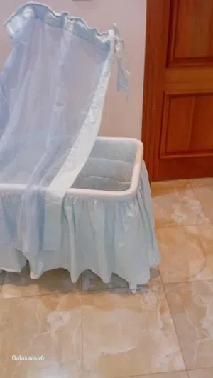سرير للبيع