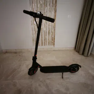 للبيع سكوتر كهربائي العيوب مايشكي من شي مفيش فيه ولا عيببب بكللل (الوصف ضروري)