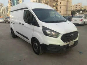 للبيع باص مقفل فورد ترانسيت 2019 جير عادي ديزل بحاله ممتازة وتامين سنه