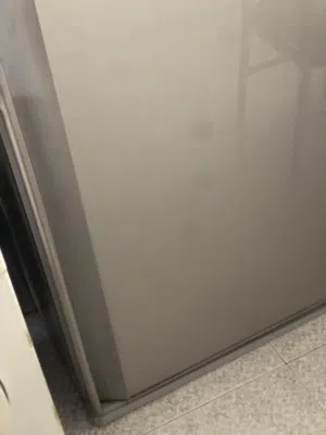 ثلاجة شارب بحالة ممتازة