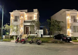 5 Bedrooms . 4 Bathrooms . 210 m24