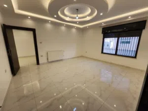 شقة طابقية للبيع في الشميساني - ref : 14418