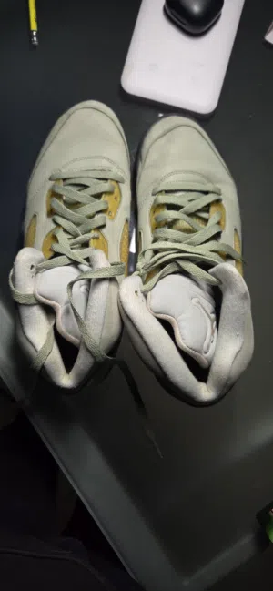 Nike Jordan retro 5 (with the box,مع ال كرتونة)