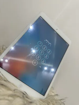 للبيع جهاز آيباد بحالة جيدة كما هو موضح في الصور.