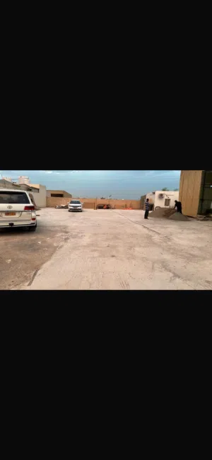 ارض صناعيه لعمل ورشه او مخازن