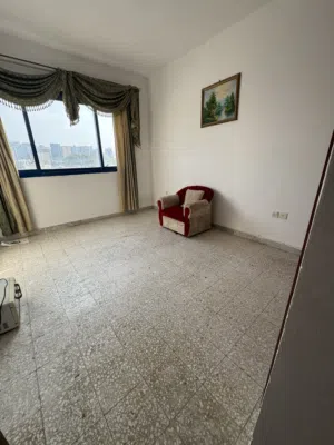 مجلس مع حمام مستقل للإيجار