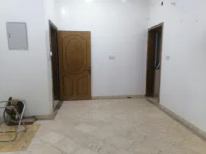 شقة حديثة طابق اول للإيجار في حي الرافدين ضمن بناية سكنية تؤجر للعوائل و المتزوجين حديثا