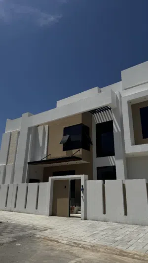 فيلا عصرية في الخوض السابعة بتفاصيل استثنائية
