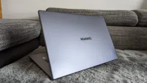 Huawei d15 مع الشاحن الاصلي وماوس هواوي اصلية