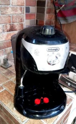 ماكينة اسبريسو وكابتشينو ديلونجي De'Longhi EC221 بحالة ممتازة