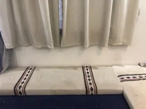 جالسة ارضية بدون مساند بدون تكيا بدو ستاره