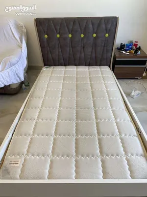 Only for 5 OMR Bed need small maintenance سرير بكسر بسيط فقط  